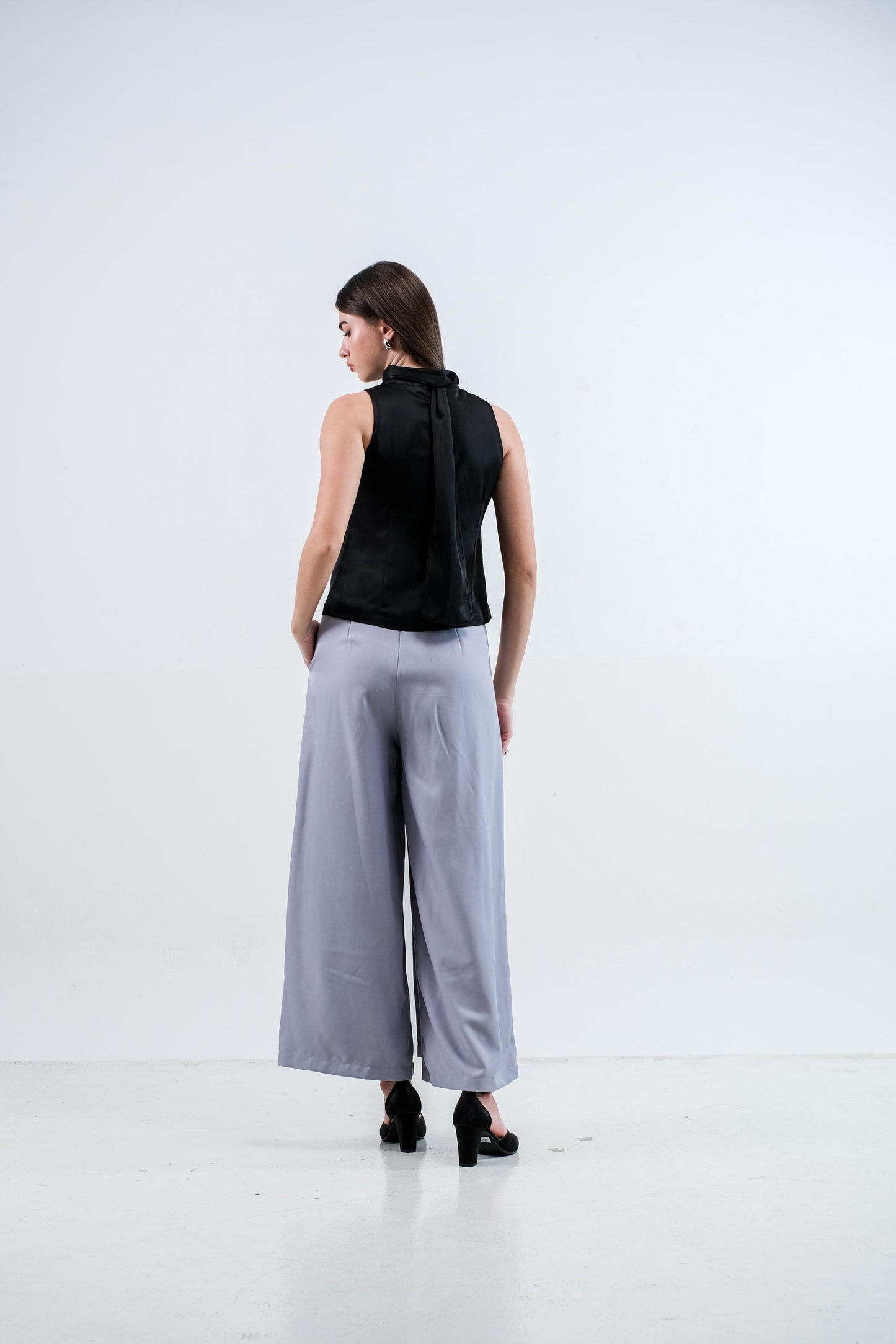 CARLA - 18107 LISDA SATIN SLEEVELESS BLOUSE