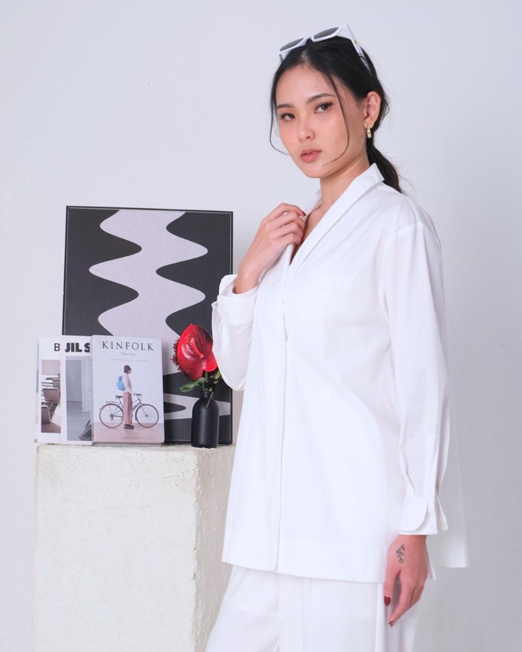 CARLA - GRISELDA BLOUSE / ATASAN LENGAN PANJANG KATUN