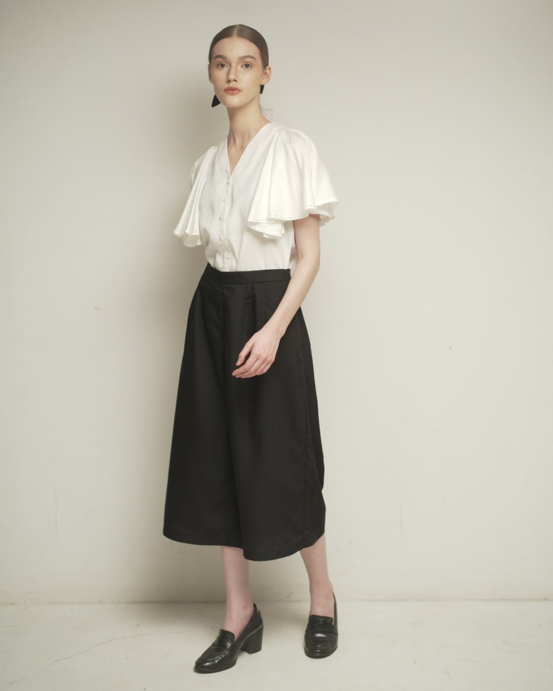 CARLA X VERONIKA - JORINDA BLOUSE/ ATASAN CROP POLOS LENGAN PENDEK