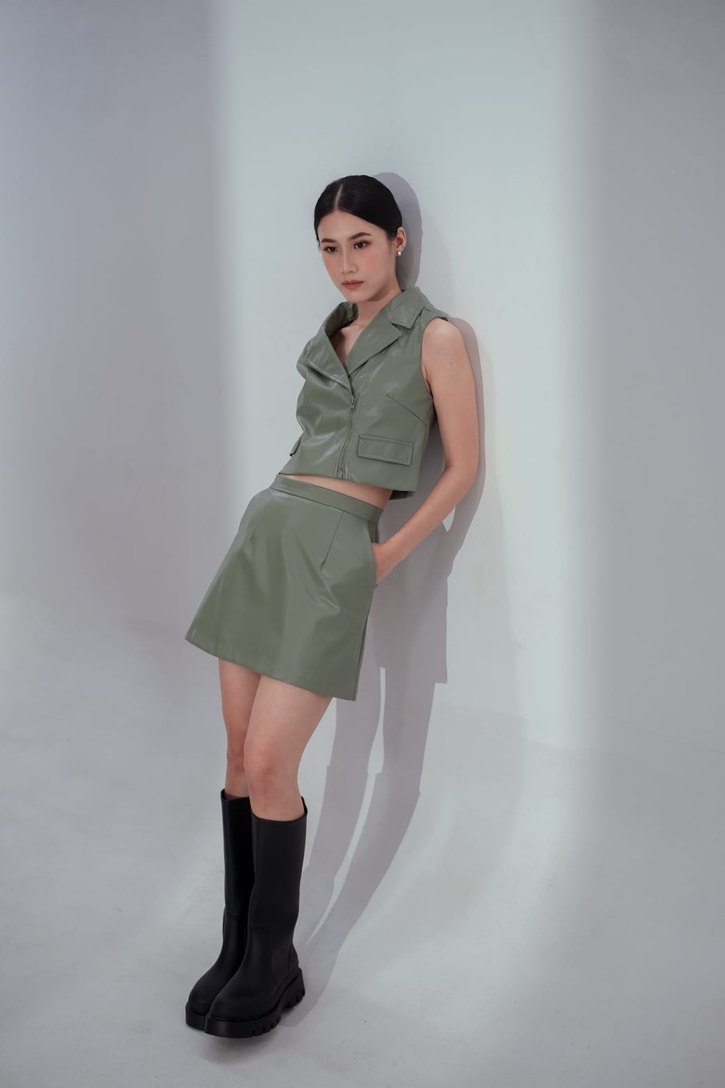 CARLA - KALILA FAUX LEATHER VEST/ ATASAN VEST CROP ZIPPER DEPAN BAHAN KULIT