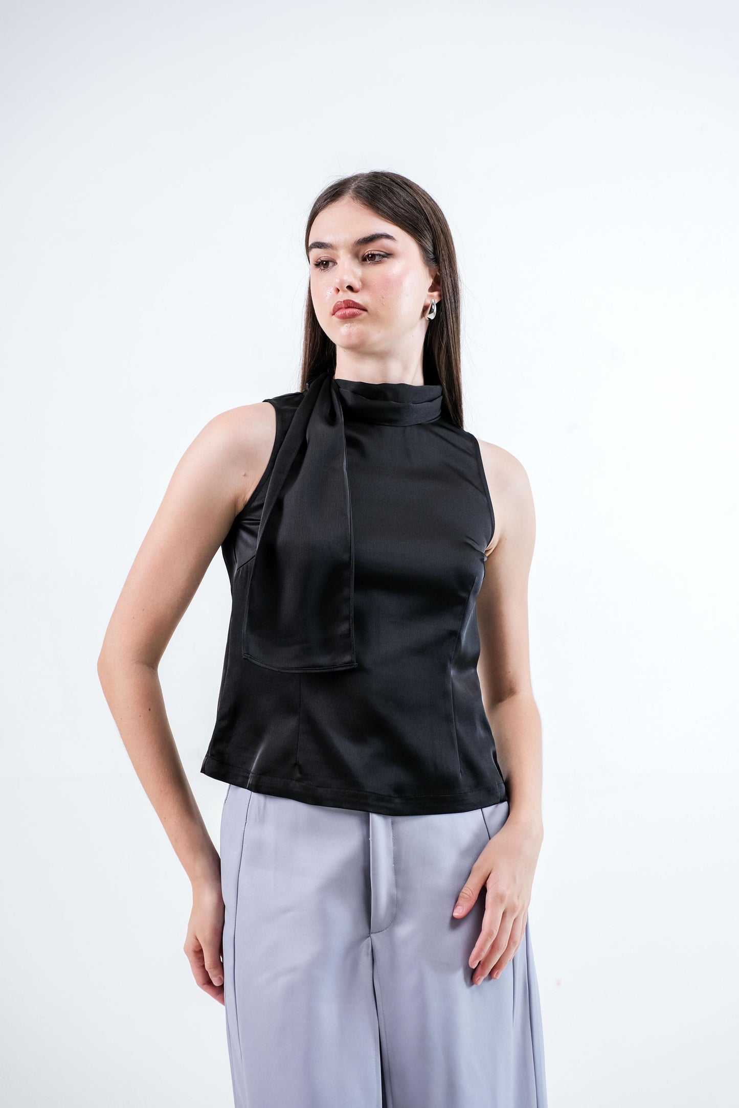 CARLA - 18107 LISDA SATIN SLEEVELESS BLOUSE