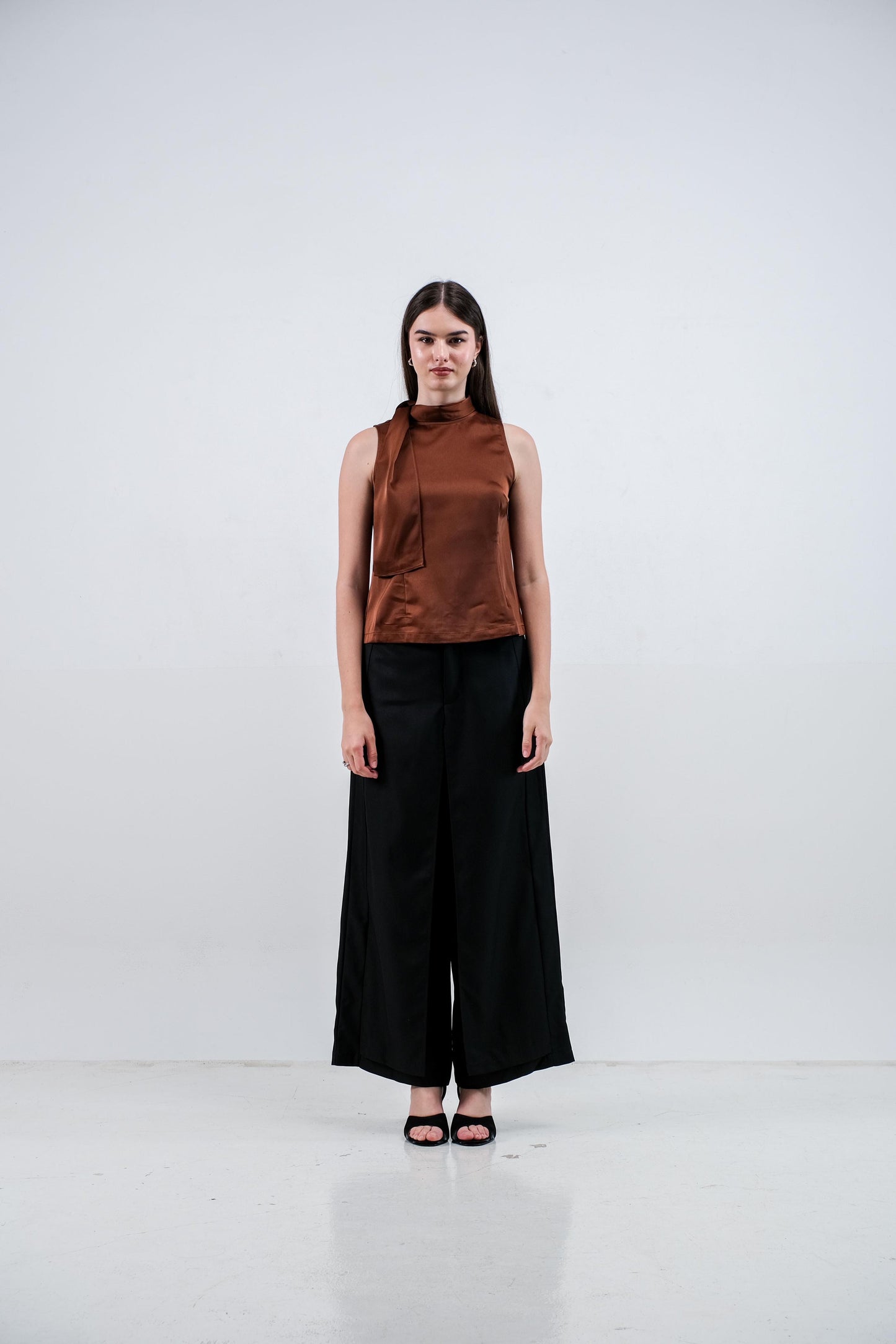CARLA - 18107 LISDA SATIN SLEEVELESS BLOUSE
