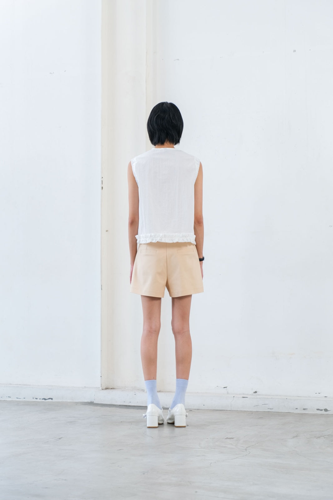 CARLA - 8431 IESA SLEEVELESS BLOUSE