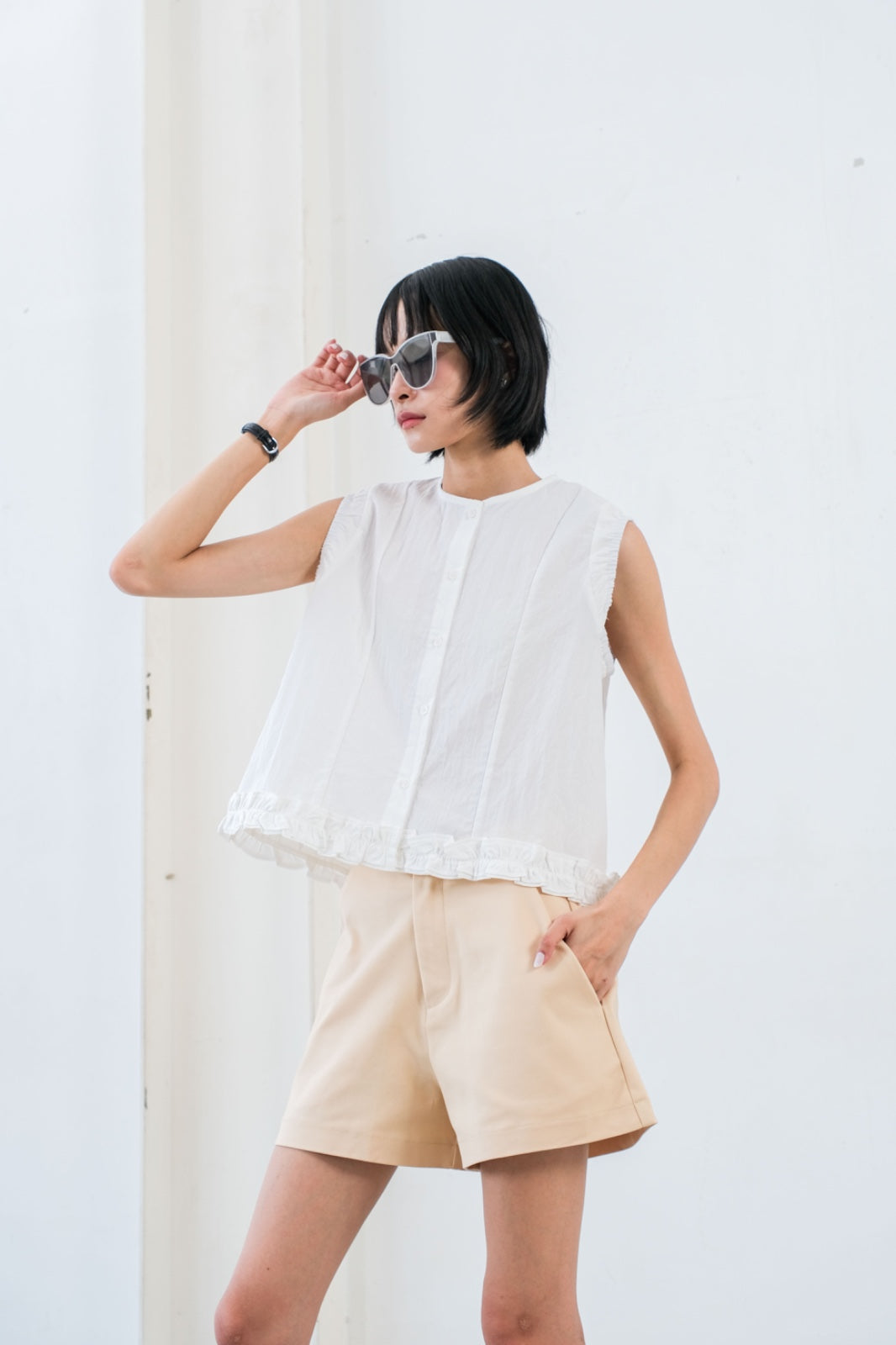 CARLA - 8431 IESA SLEEVELESS BLOUSE