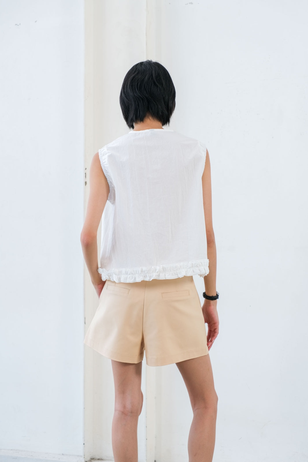 CARLA - 8431 IESA SLEEVELESS BLOUSE