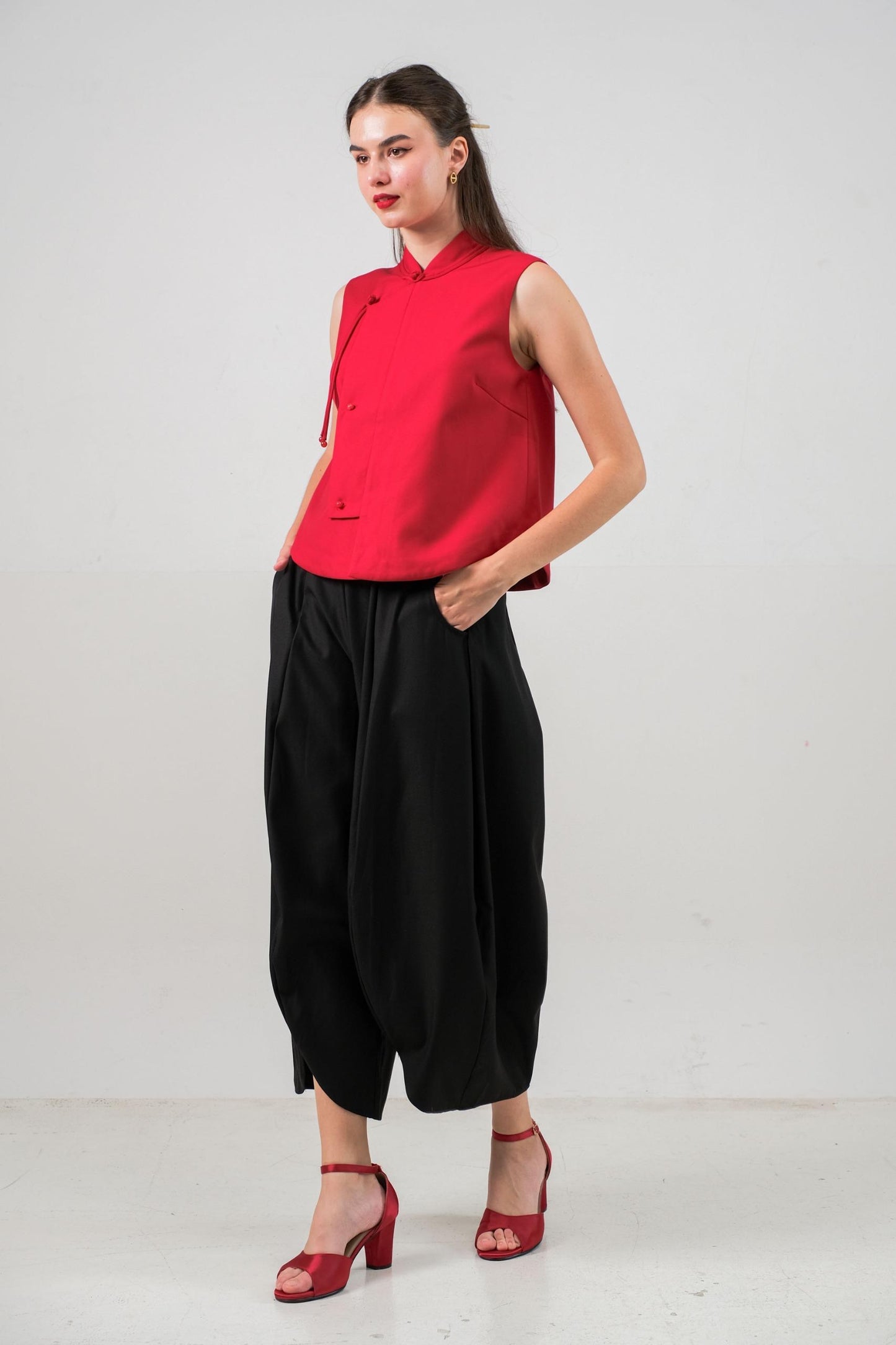 CARLA - 18080 ANNY SLEEVELESS BLOUSE