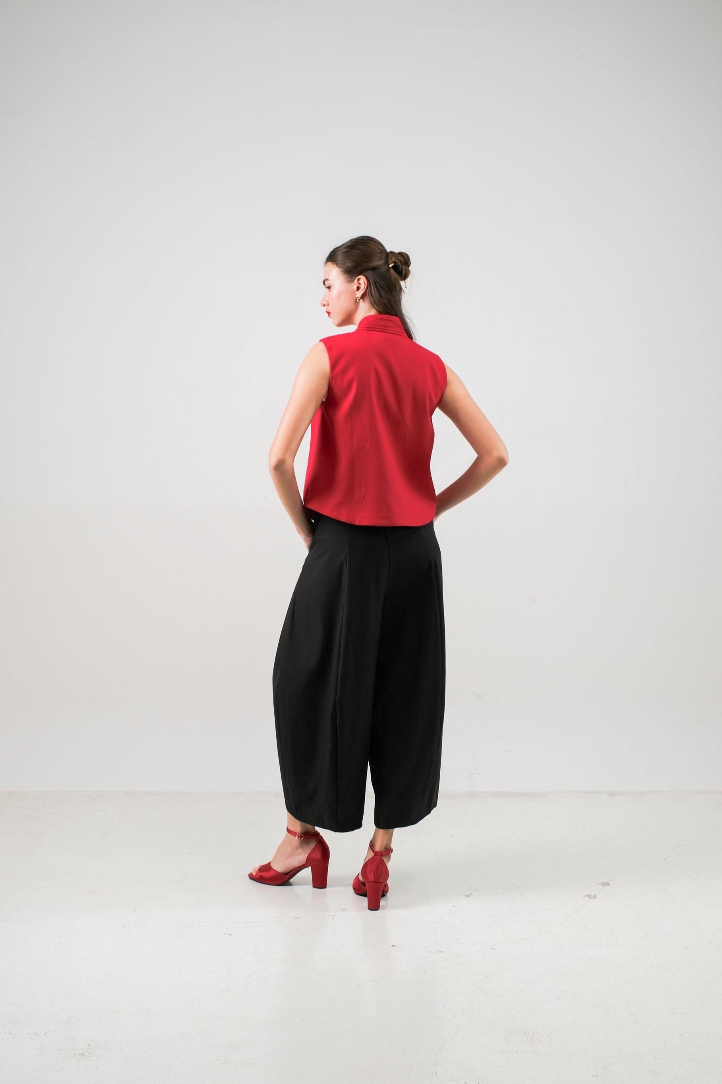 CARLA - 18080 ANNY SLEEVELESS BLOUSE